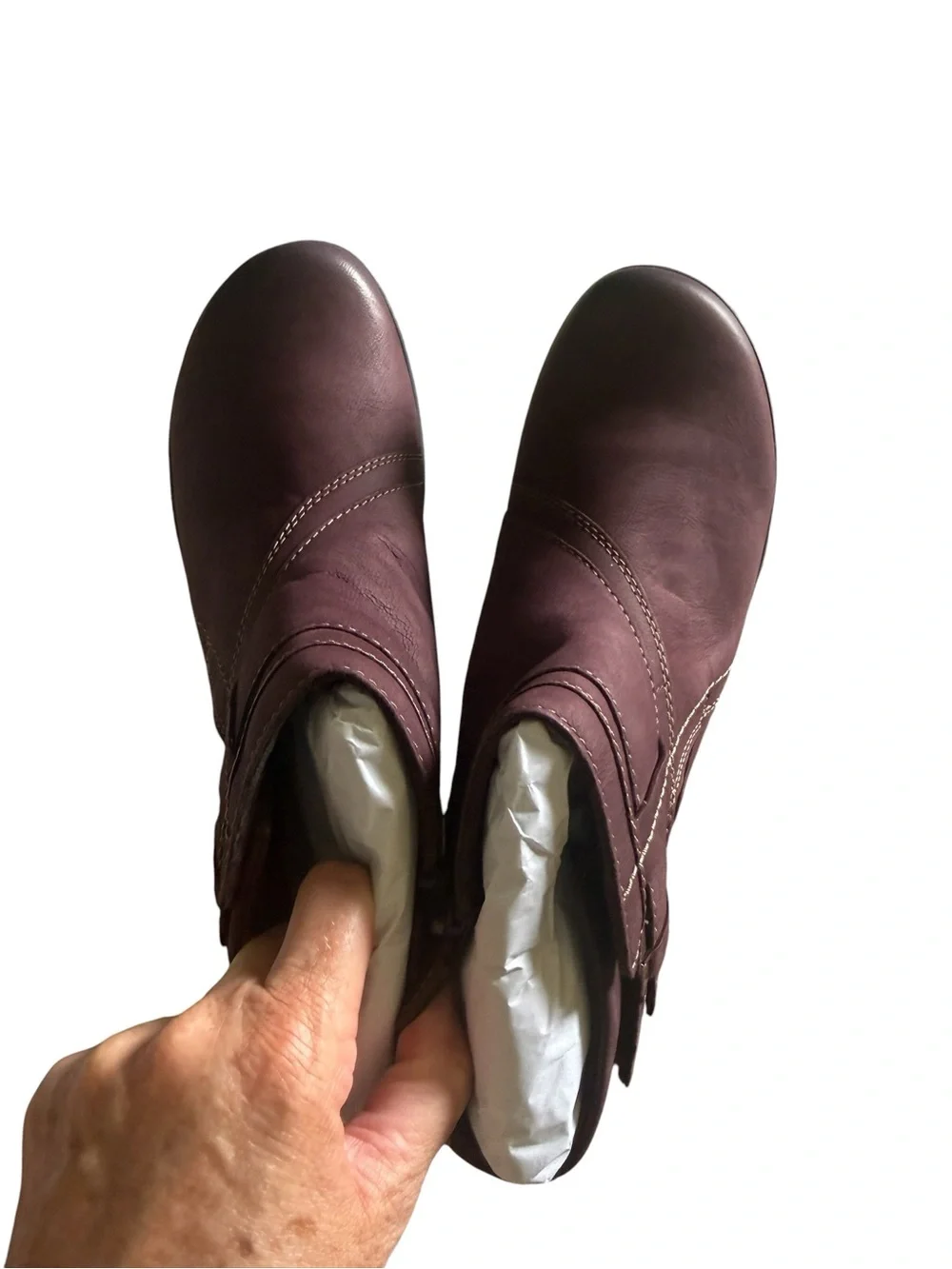 Clark’s NIB Leather Ankle Boots, Carleigh style, wine color, size 9